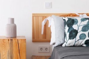 Borde lavet af træstammer: 4 ideer