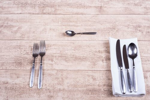 Det kan være vanskeligt at vide, hvordan bestikket placeres