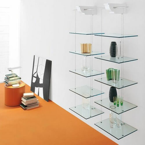 Væghængte glashylder er en god mulighed