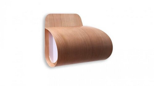 Væglampe af krydsfiner