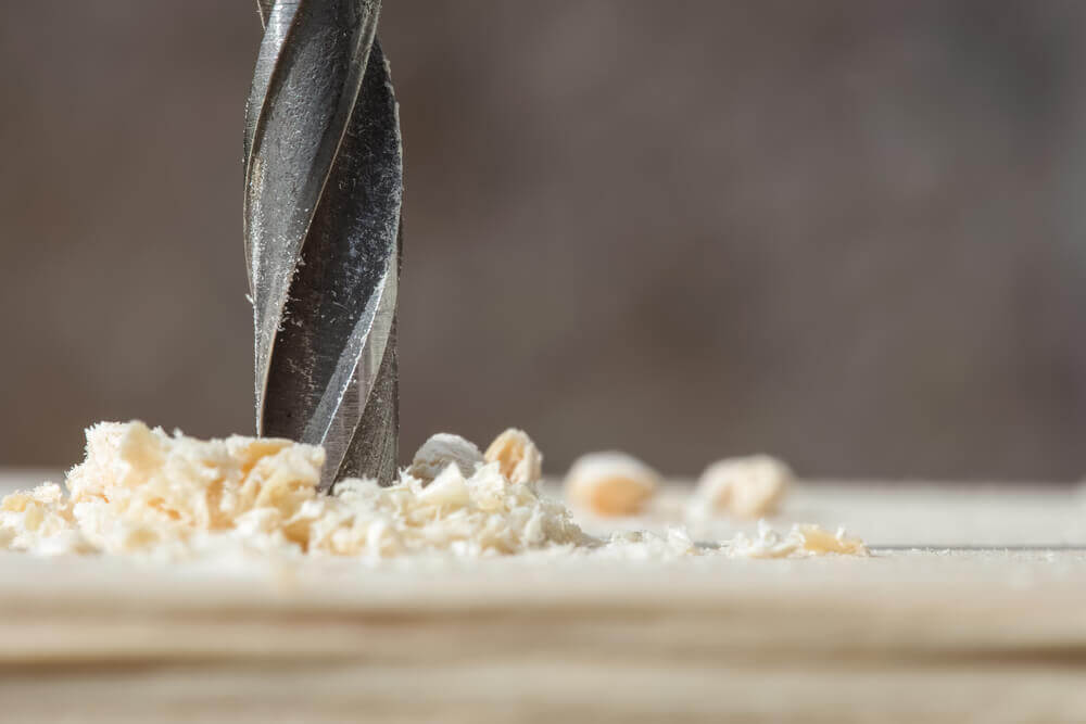 Nærbillede af at bore i træ