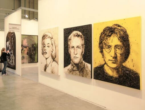 Kunstværker i galleri.