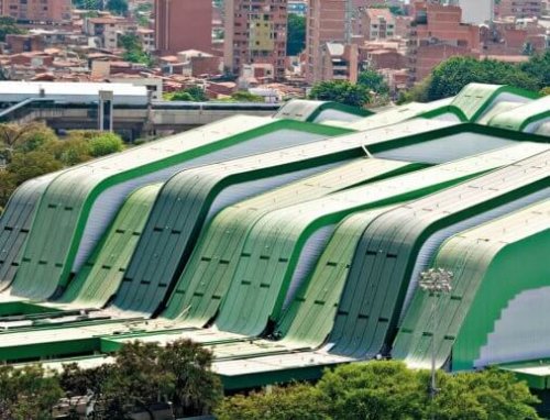 bygning med gule og grå buede fibercementpaneler