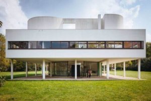 Se indretningen af Le Corbusiers Villa Savoye!