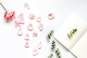 4 idéer til at dekorere med blomsterblade