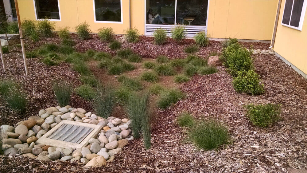 Udendørs rist til afløb.