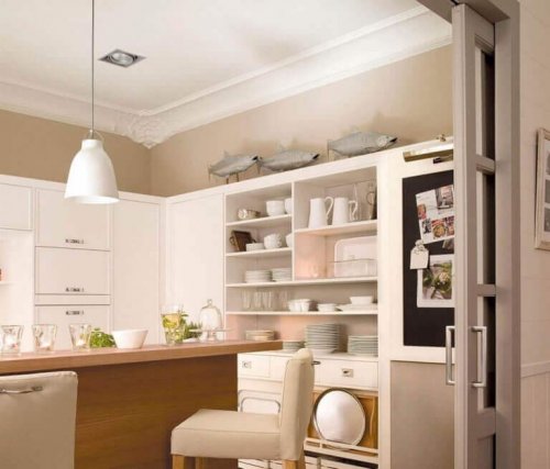 brug af færre døre for at få et køkken til at virke større