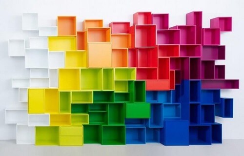 Geometriske hylder i forskellige farver