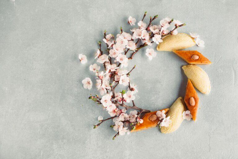 guirlandeidé til at dekorere med blomsterblade