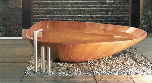 Et moderne badekar i træ