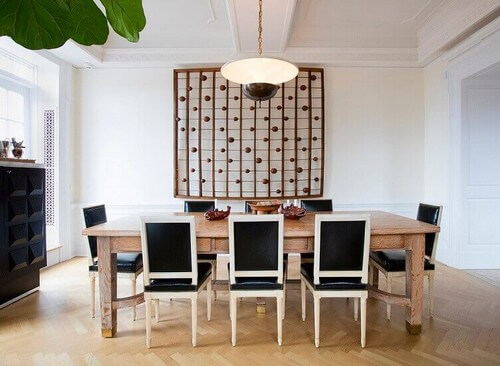 Spisestue i lysebrune og neutrale farver