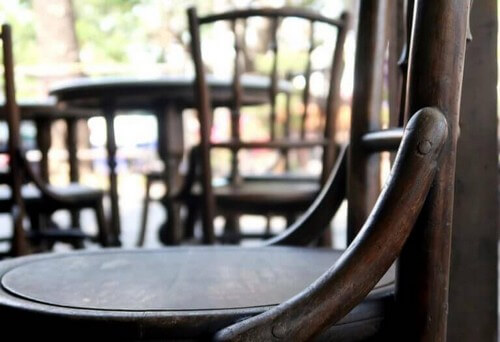 No 14-stolen med åben ryg