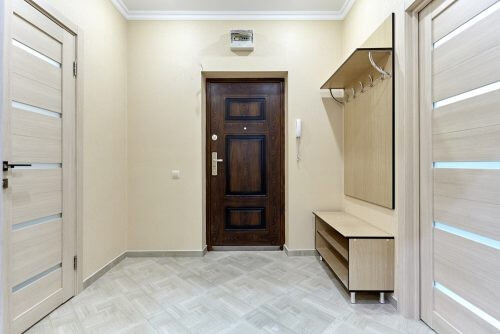 Alt-i-en sæde til entréen