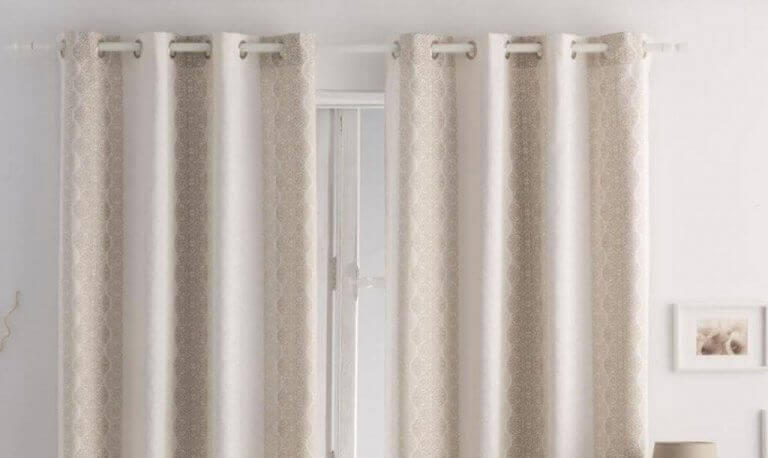 en af de klassiske draperinger til gardiner