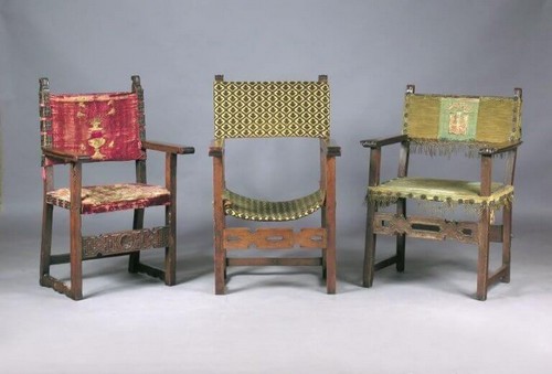 Stole fra forskellige tidsperioder