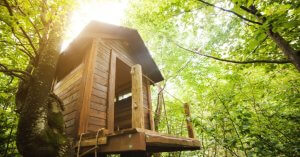 Sådan bygger du en træhytte til dine børn