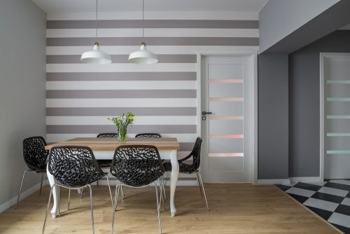 stue med vandrette striber