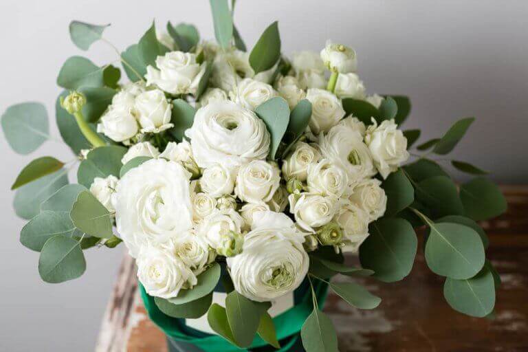 buket med hvide blomster