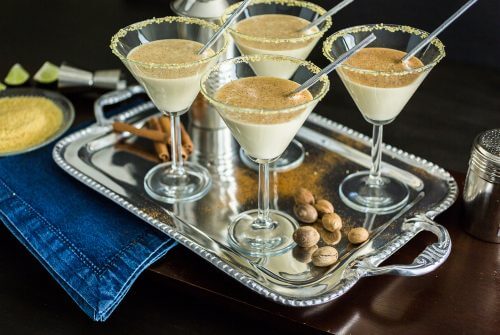 minibar i hjemmet uden plads ved brug af en bakke