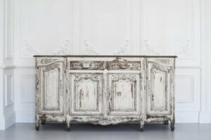 man kan selv restaurere den rette kommode