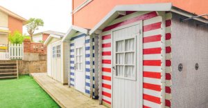 Træskure til dine haveredskaber