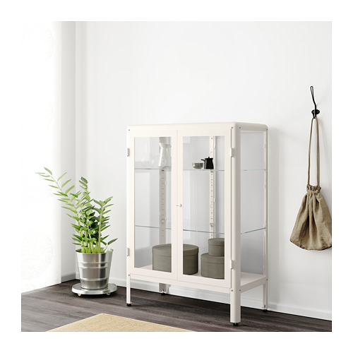 udstillingsskab i hvid