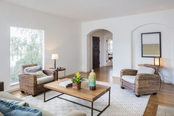 Naturligt lys er en anden ting, der kan gøre det vanskeligt at holde dit hus køligt.