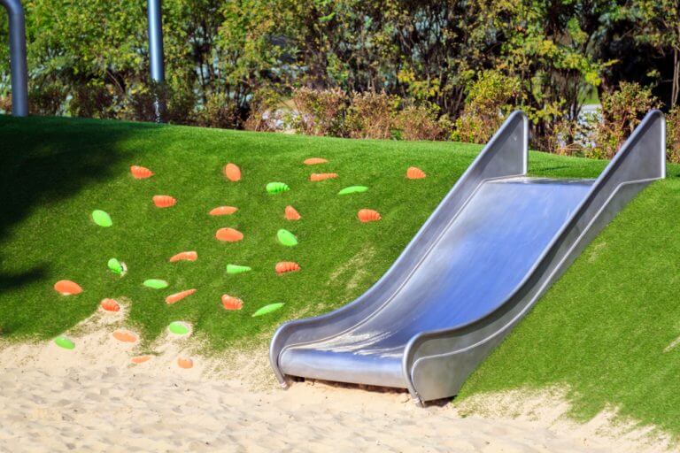 klatring på legeplads i baghaven