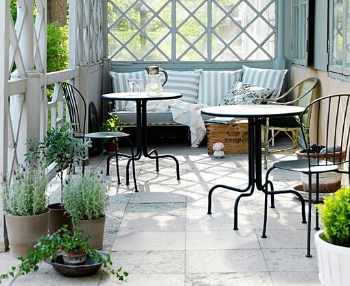 Der er mange muligheder for borde i IKEA.