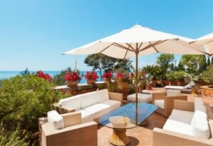 De 4 bedste parasoller til din terrasse