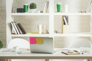 Forslag til at vælge hylder til dit kontor