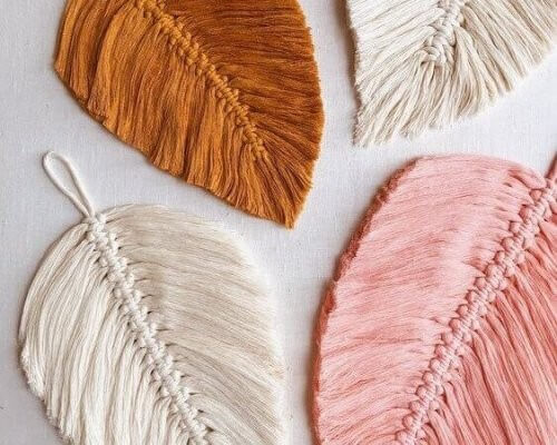 Bladformede ølbrikker i forskellige farver