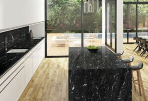 sort granit med lyst træ