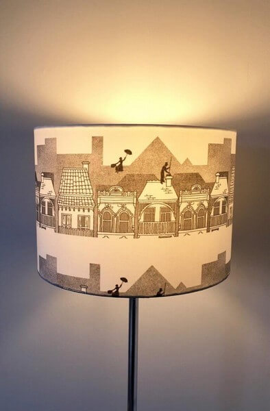 Gulvlampe med kreativ lampeskærm