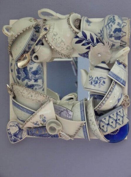 Spejlramme lavet af ødelagte kopper