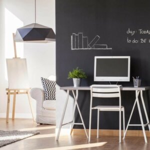 Sådan bruger du kridtmaling til at gendanne møbler