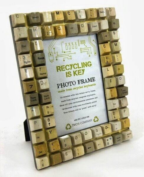 Billedramme, der er lavet af taster fra et computertastatur