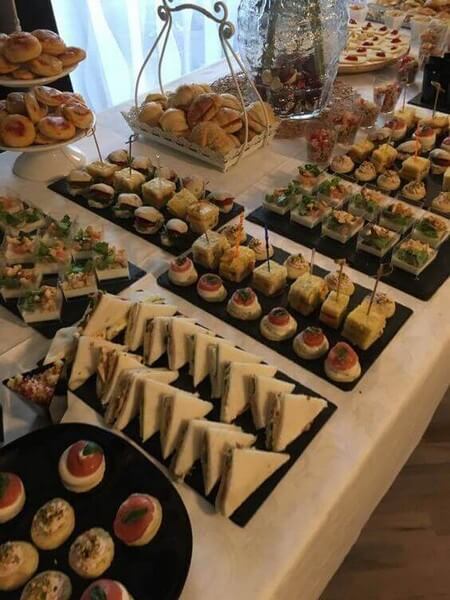 Buffet med små håndmadder