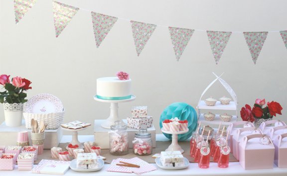 eksempel på at dekorere et festbord