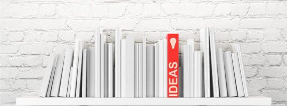 hvid hylde på hvid baggrund