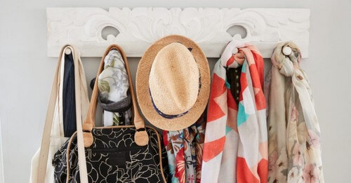 Sådan vælger du en knagerække til entréen