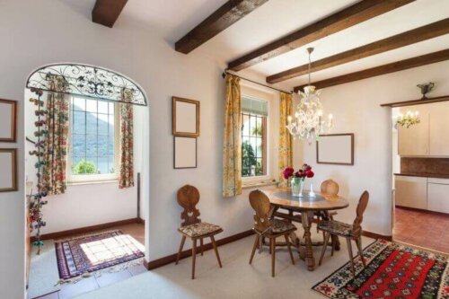 landligt hus med rustik stil