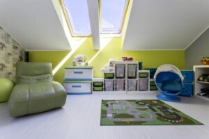 Råd til at holde dit loftsrum organiseret