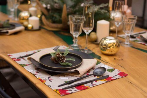 eksempel på at dække et smukt bord til jul