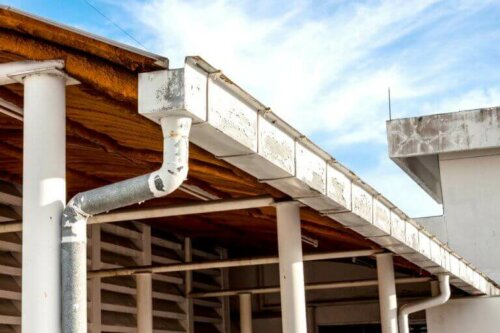 installering af tagrende på hus