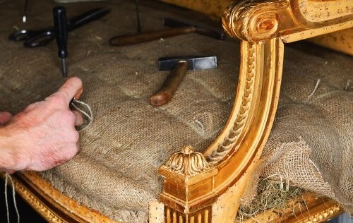 Sofa bliver polstret på ny