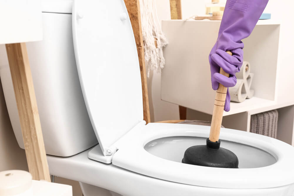 3 tricks til et tilstoppet toilet