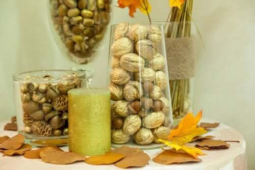 du kan bruge blade og kogler fra skoven til din efterårsindretning