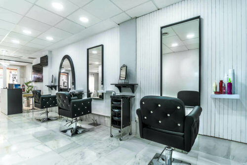 sorte stole i salon