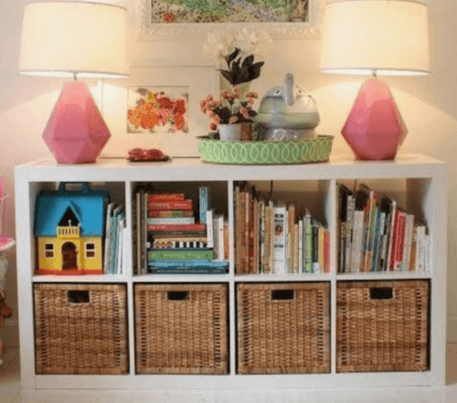 Du kan dekorere børneværelset med kurve